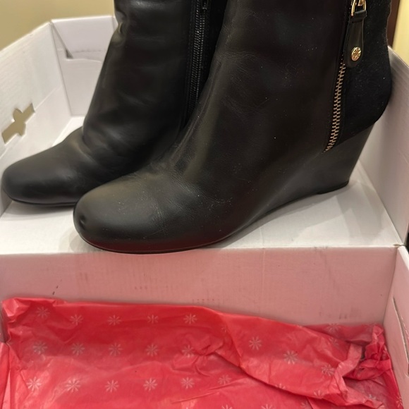 Isaac Mizrahi Black Wedge Ankle Boots - Picture 14 of 16